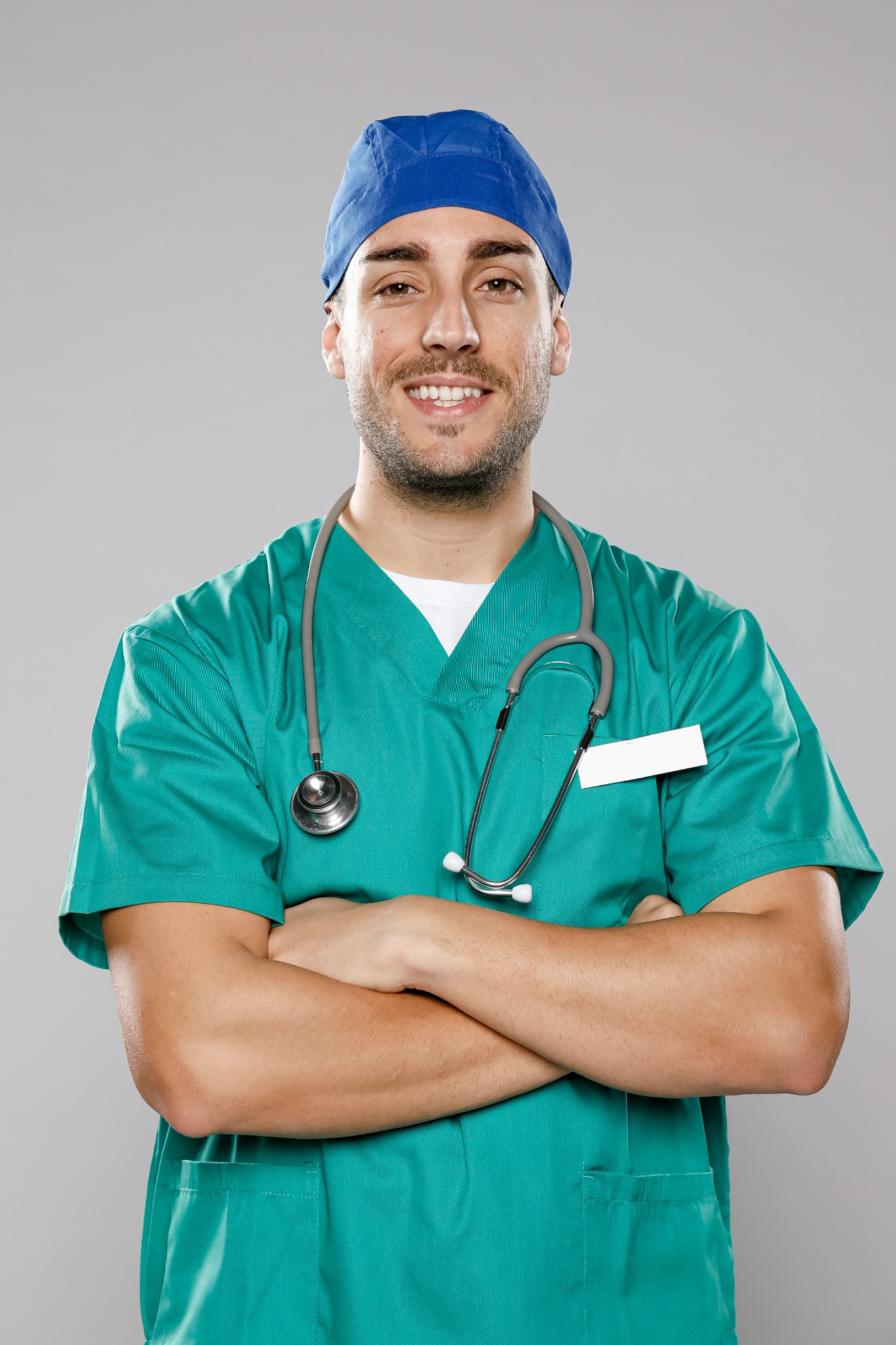 Profesional médico con ambo quirúrgico