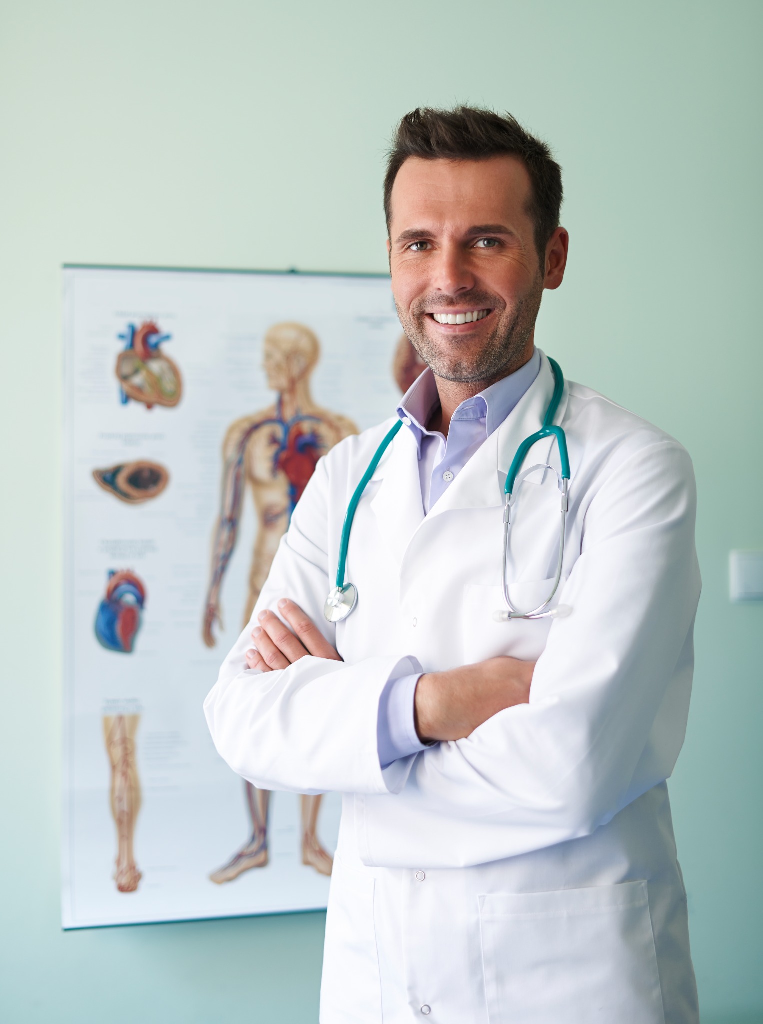 Médico profesional en consultorio